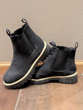 Black Chelsea Lug Sole Boots with Contrast Trim